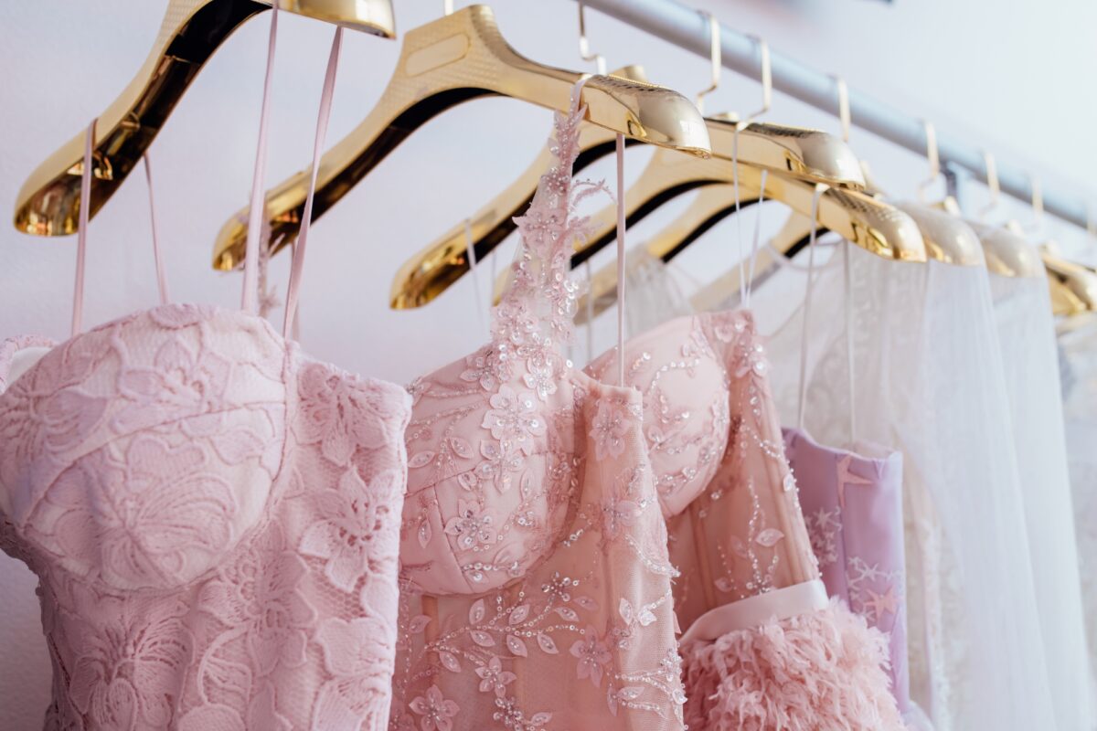 Ankara’daki özel davetler için farklı stillerde sunulan abiye kiralama elbiseleri