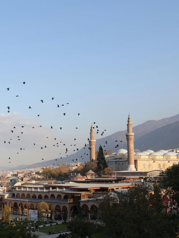 Bursa şehir manzarası, düğün ve özel davetler için abiye kiralamanın tercih edildiği sosyal yaşam