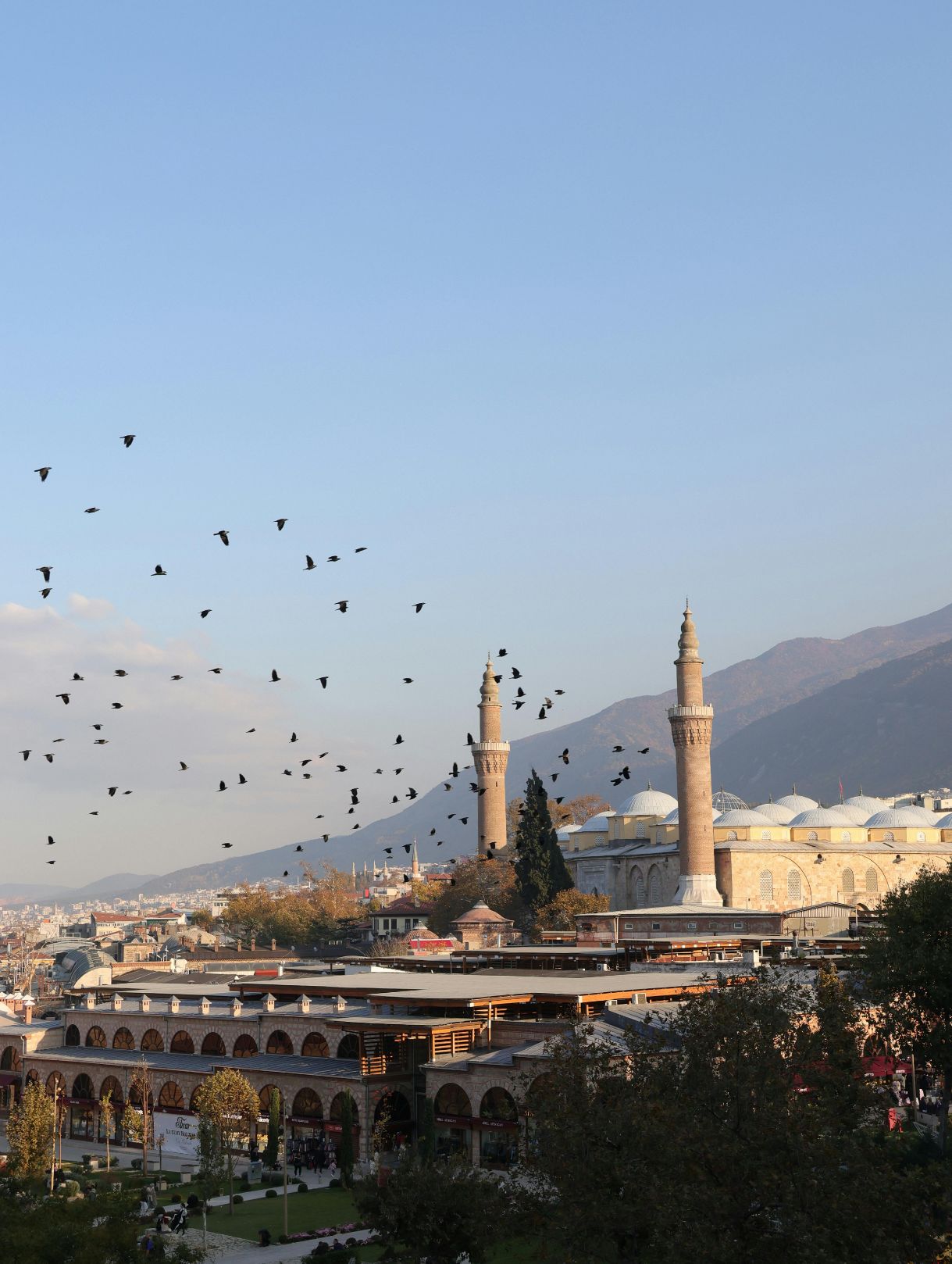 Bursa şehir manzarası, düğün ve özel davetler için abiye kiralamanın tercih edildiği sosyal yaşam